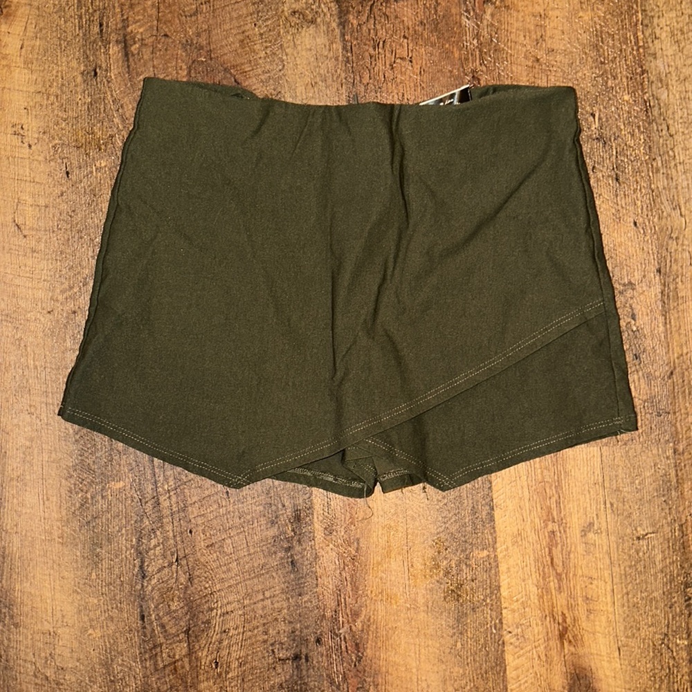 Dark green skort. Size large. Worn once.